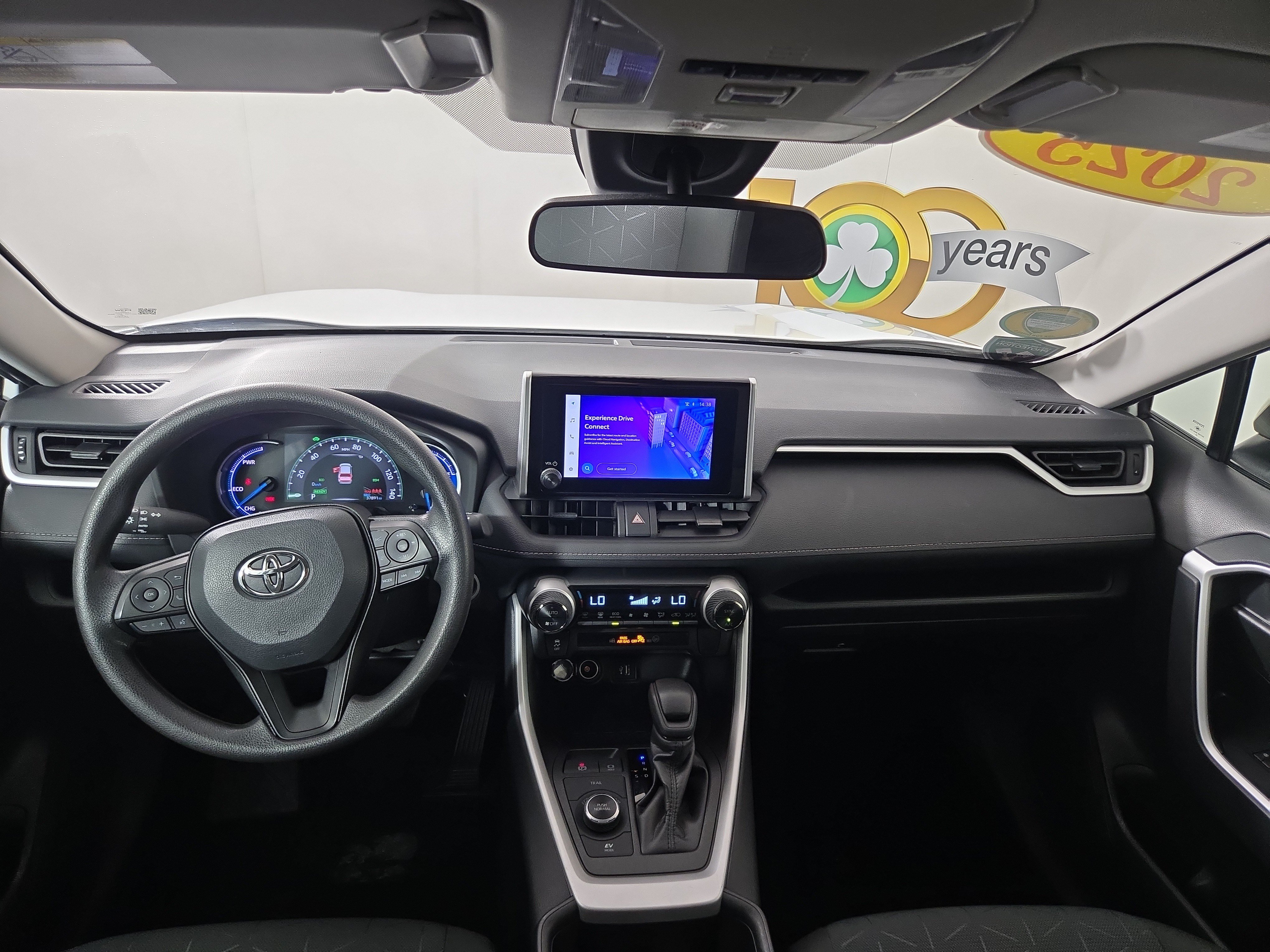 2025 Toyota RAV4 XLE - Photo 13