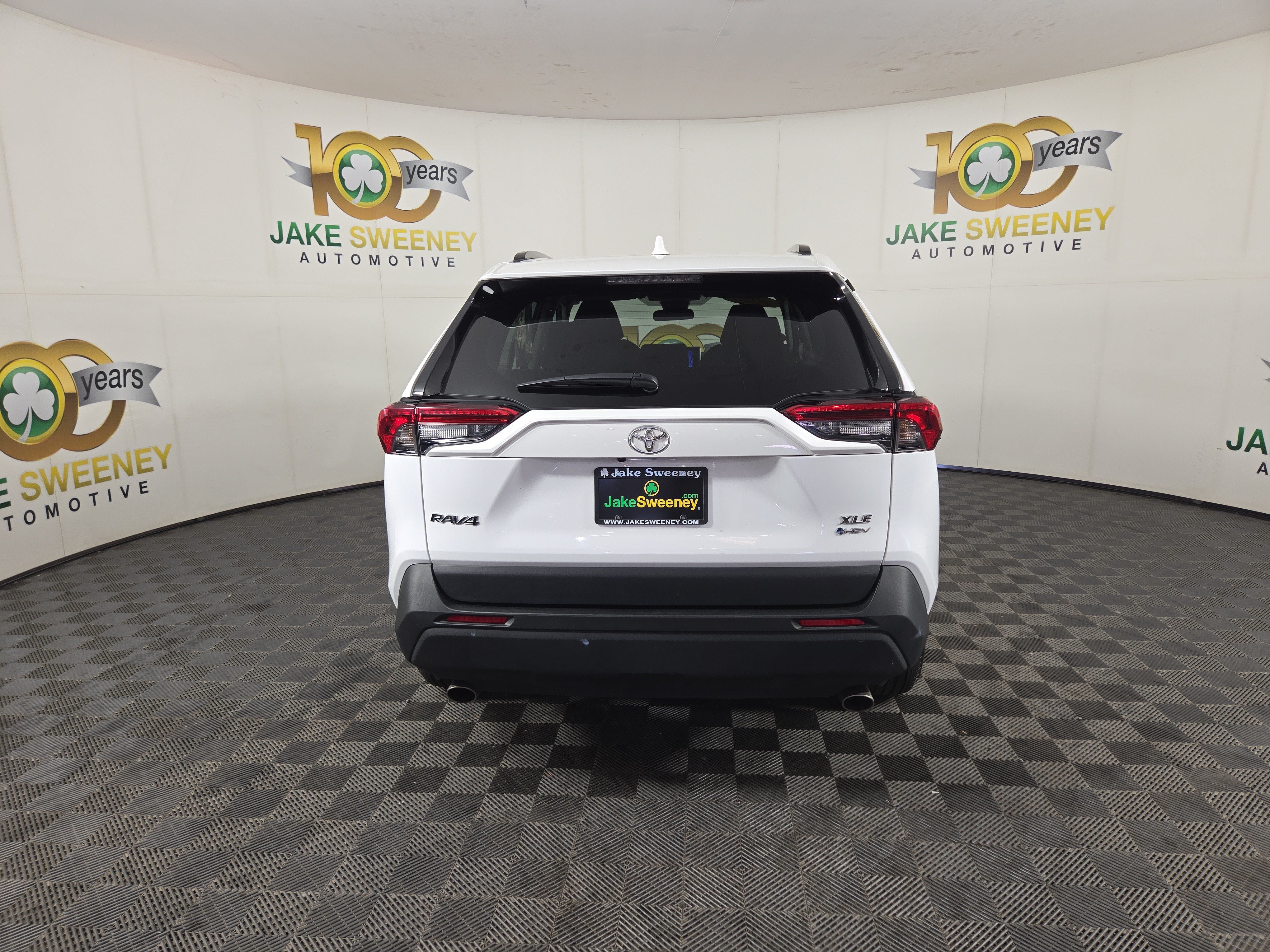 2025 Toyota RAV4 XLE - Photo 7