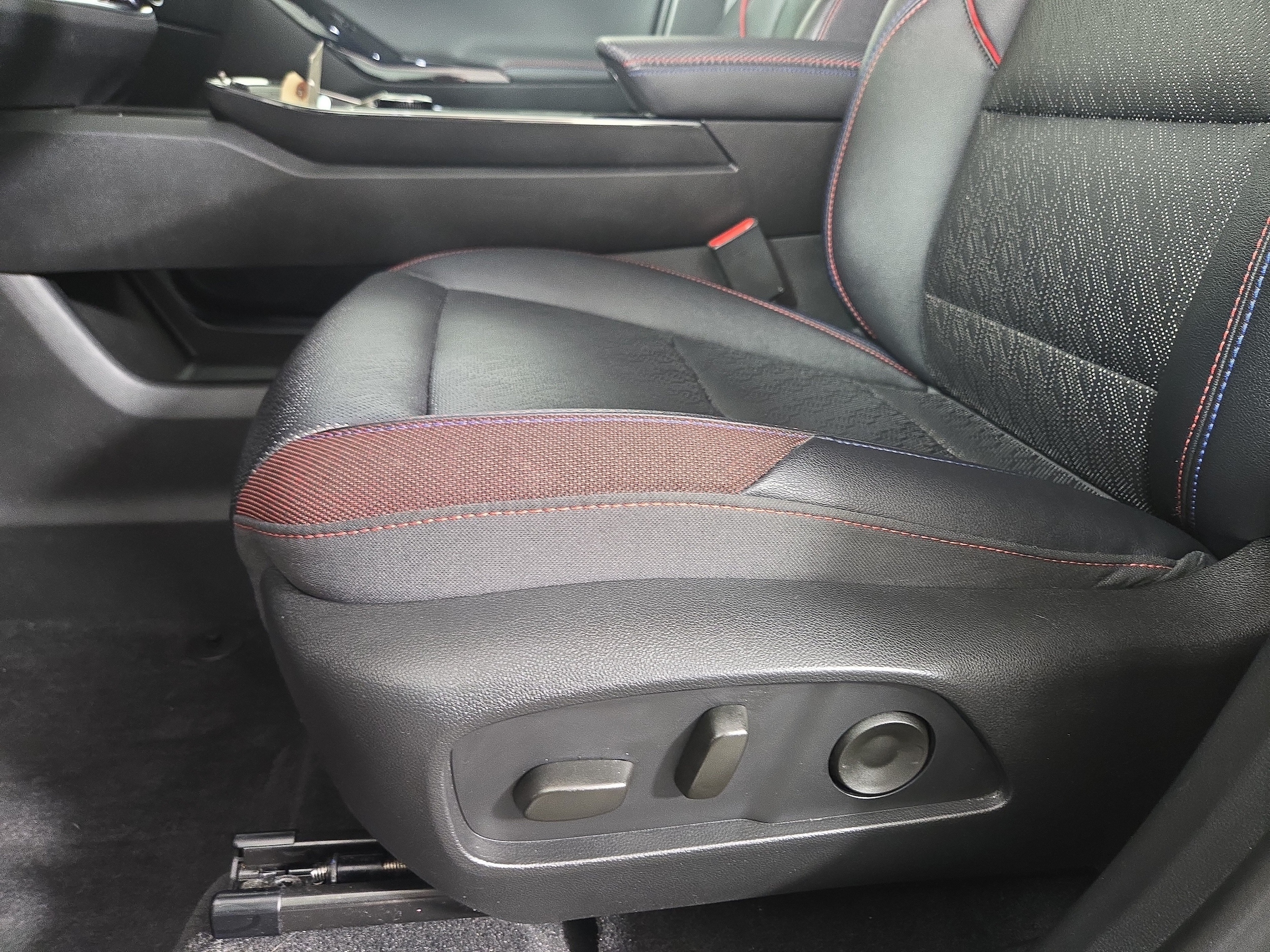 2025 Chevrolet Equinox RS - Photo 30
