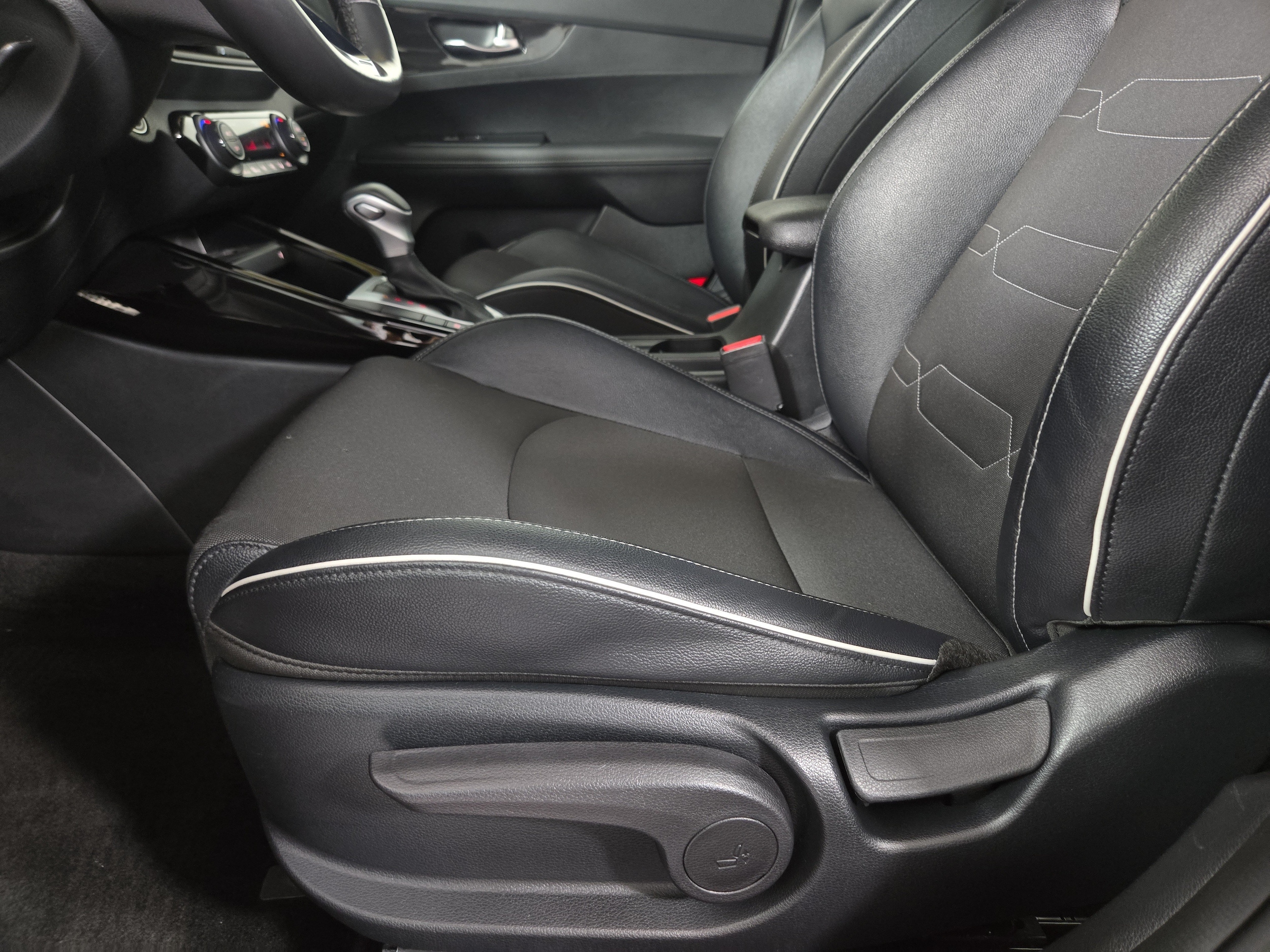 2024 Kia Forte GT-Line - Photo 31