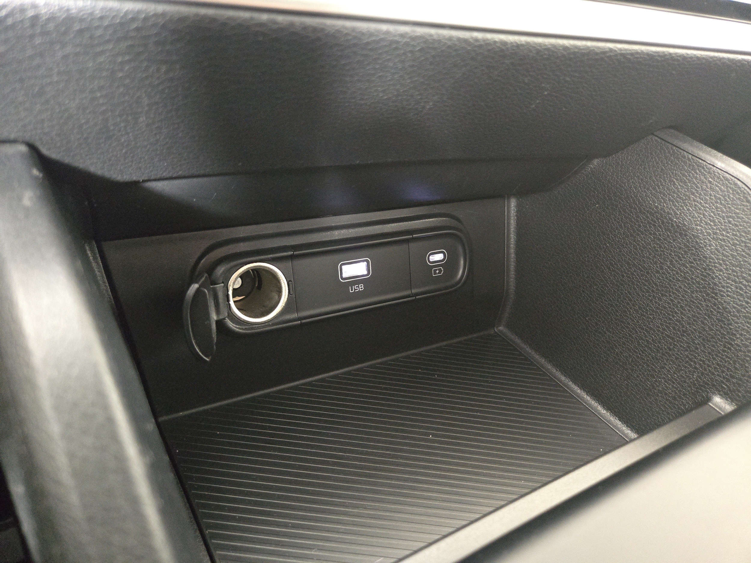 2023 Kia Sportage LX - Photo 24