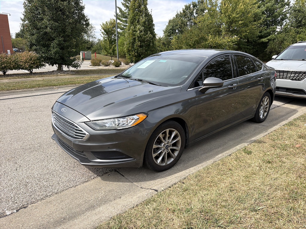 Used 2017 Ford Fusion SE Sedan