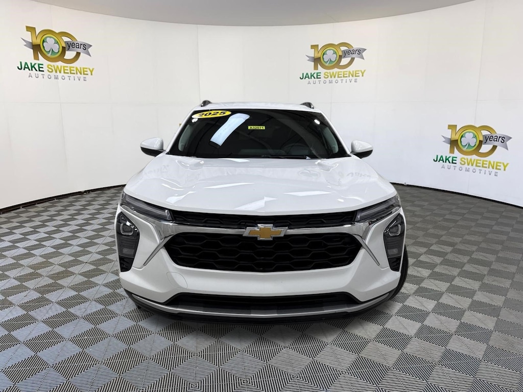 Used 2025 Chevrolet Trax LT SUV