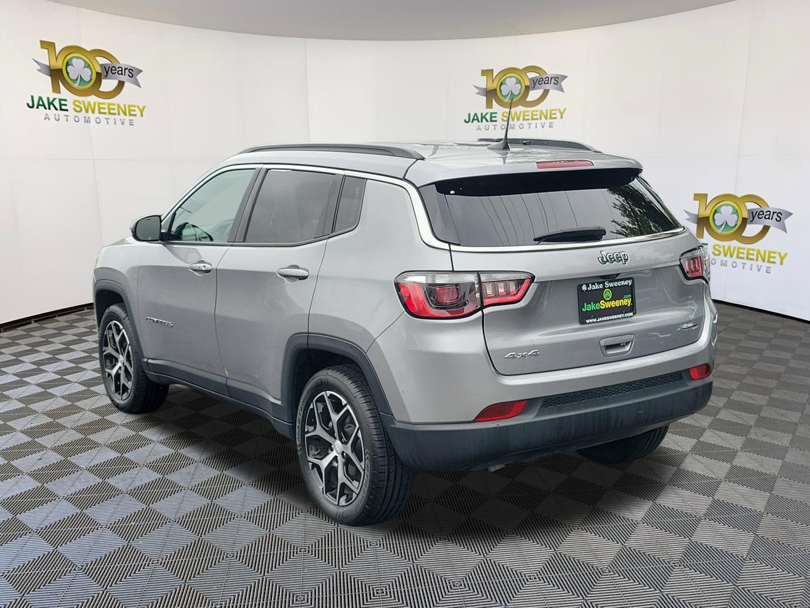 Used 2024 Jeep Compass Latitude SUV