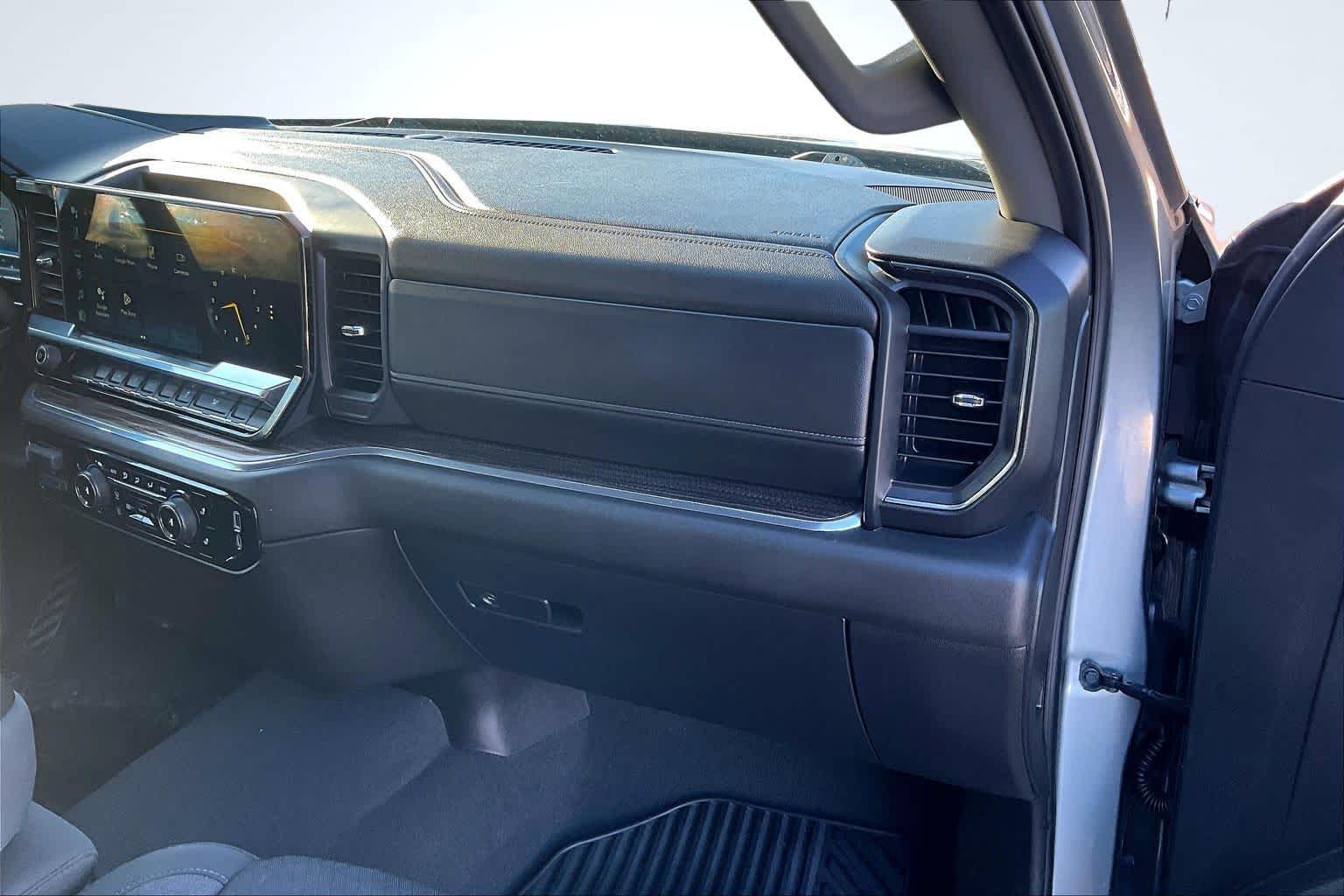 2025 Chevrolet Silverado 1500 LT - Photo 13