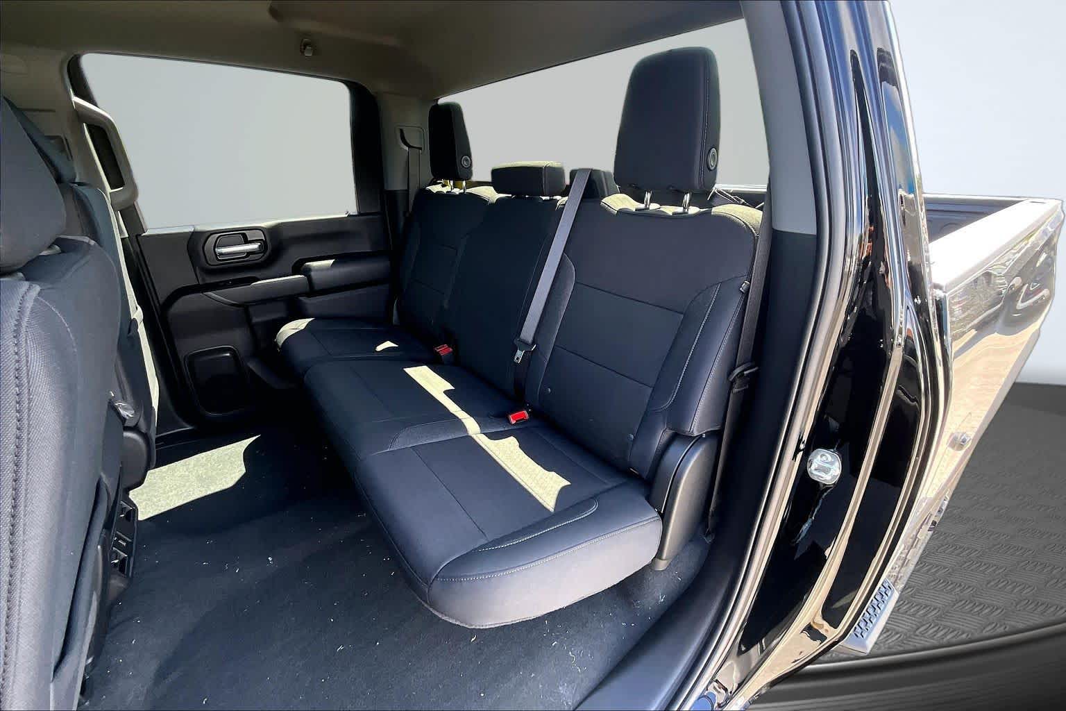 2026 Chevrolet Silverado 2500 HD Custom - Photo 9