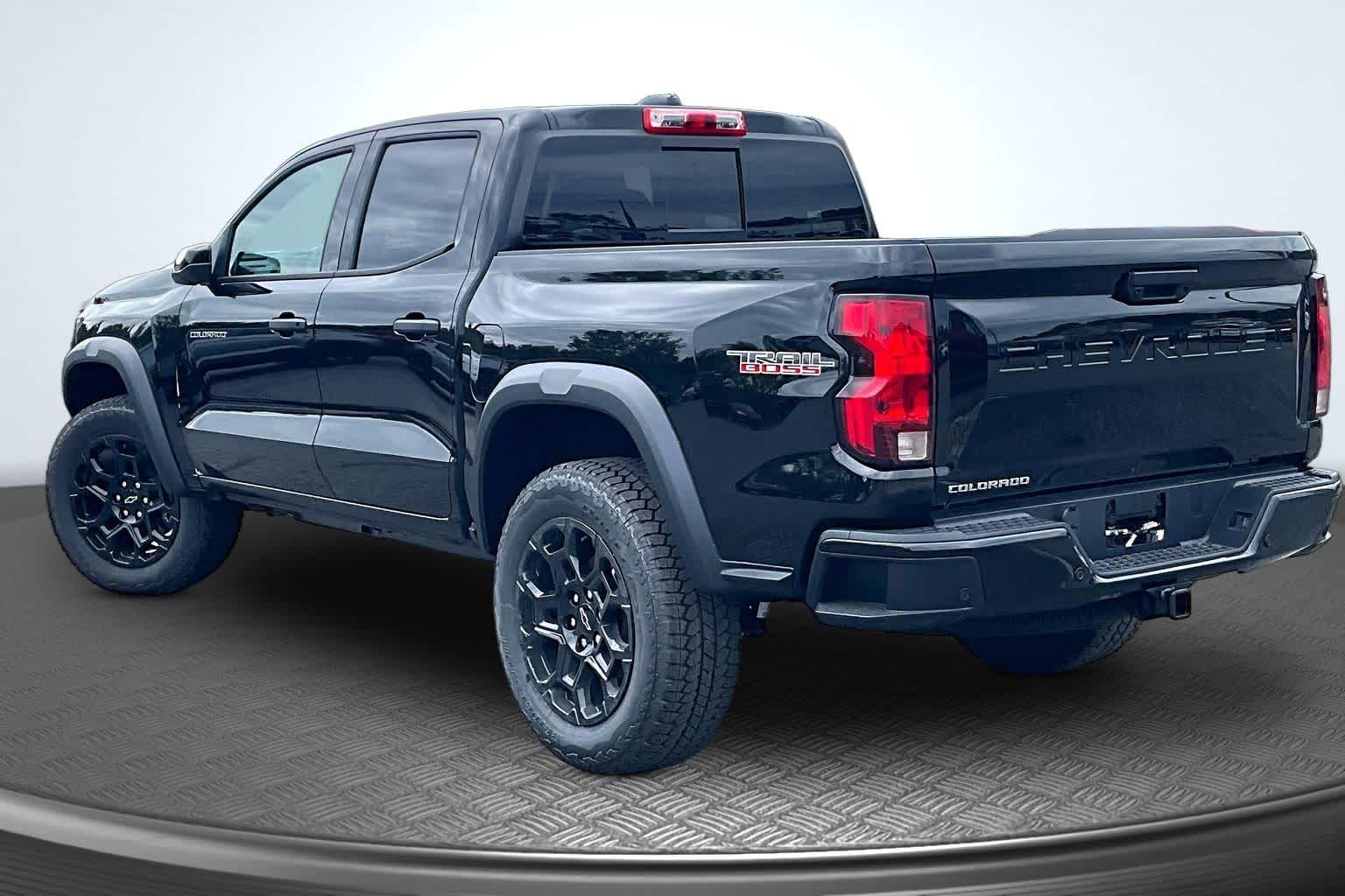 2026 Chevrolet Colorado Trail Boss - Photo 3