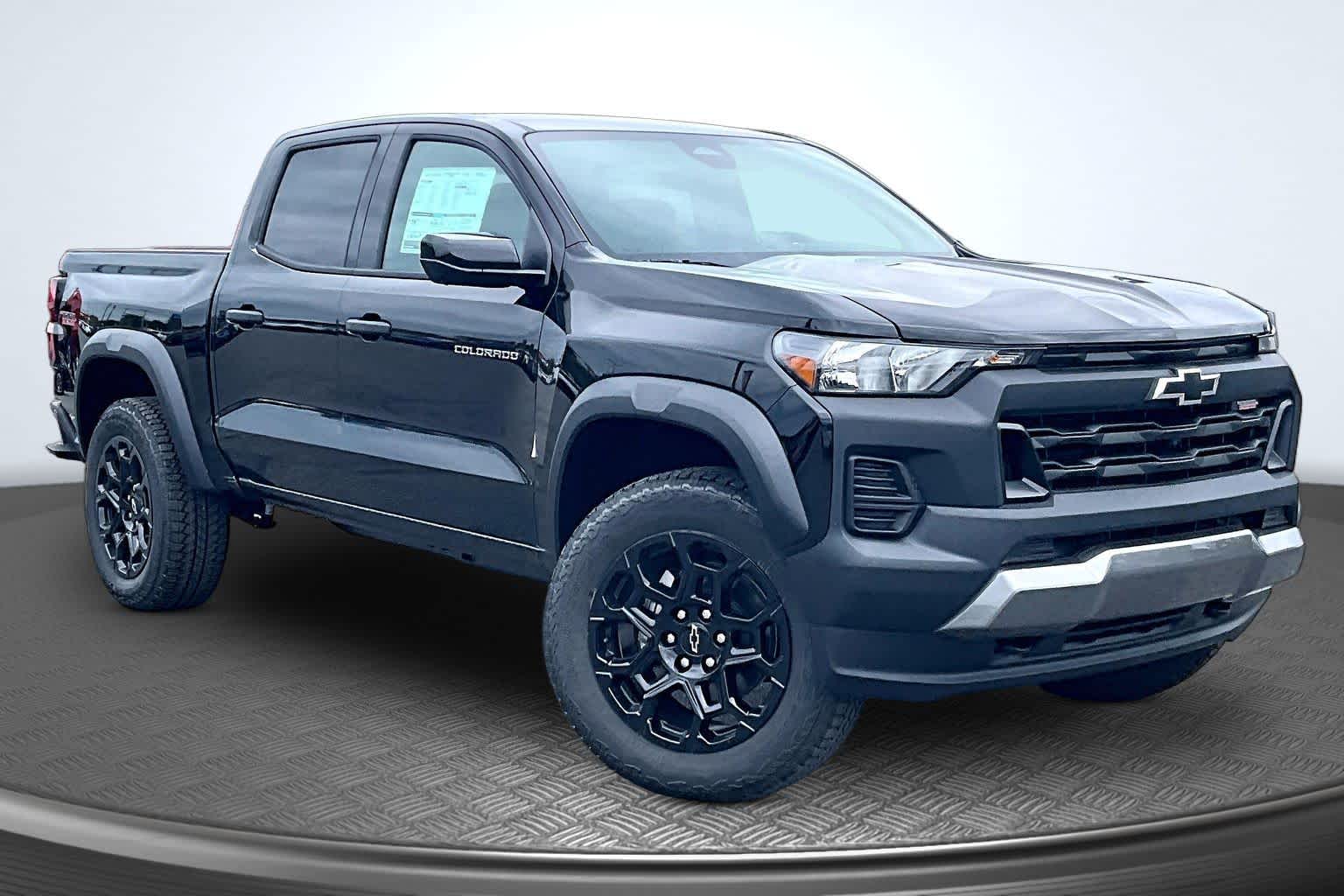 2026 Chevrolet Colorado Trail Boss - Photo 2