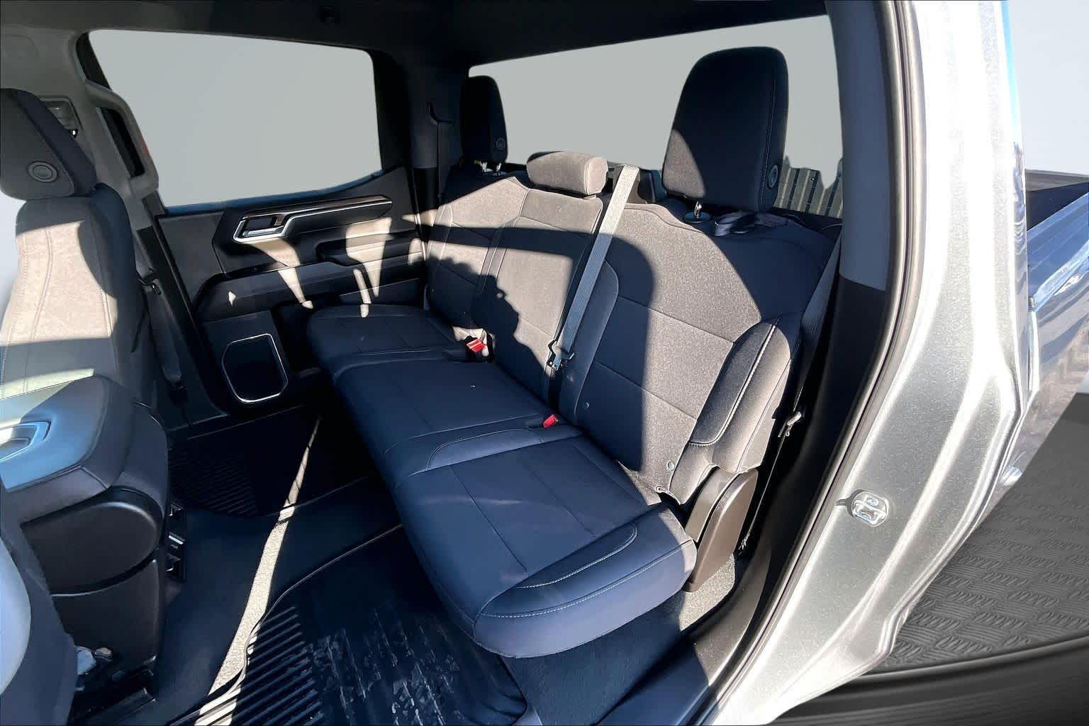 2025 Chevrolet Silverado 1500 LT - Photo 24