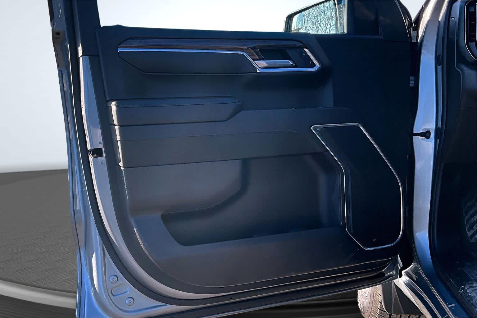 2025 Chevrolet Silverado 1500 LT - Photo 14