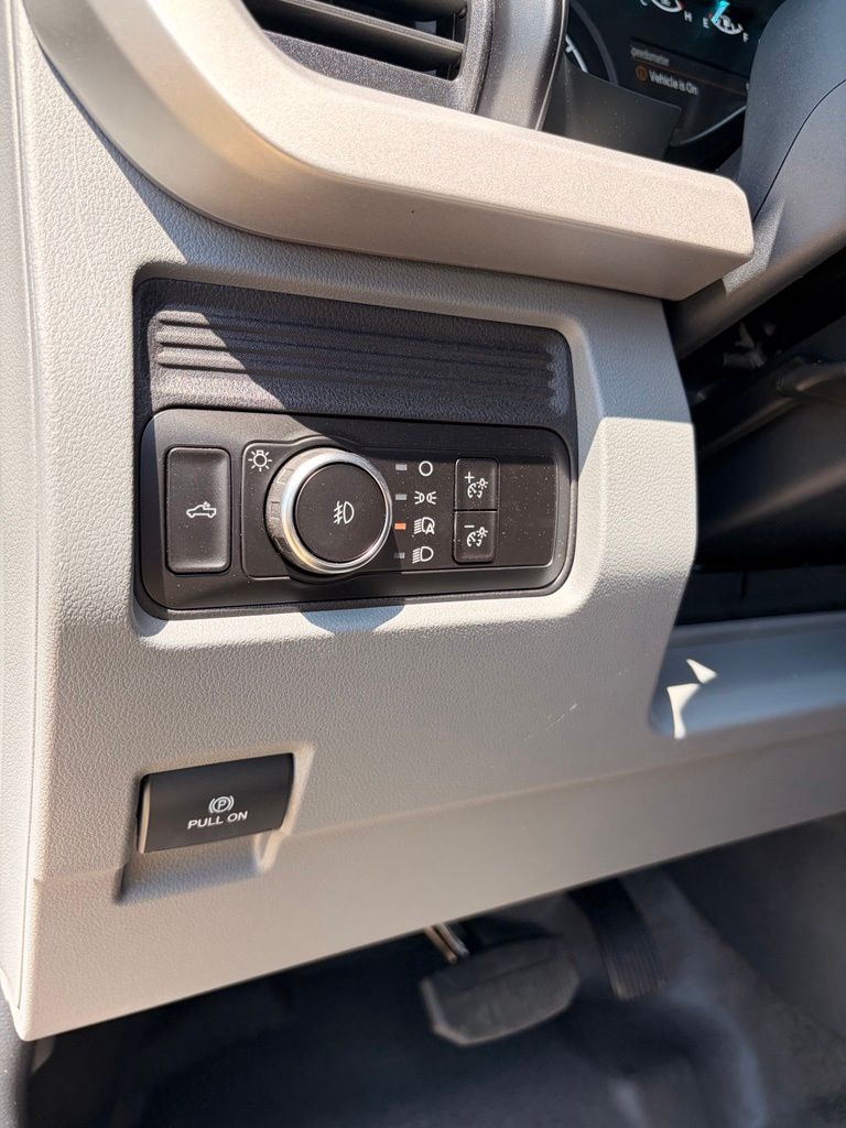 2026 Ford F-350 Super Duty XL - Photo 9