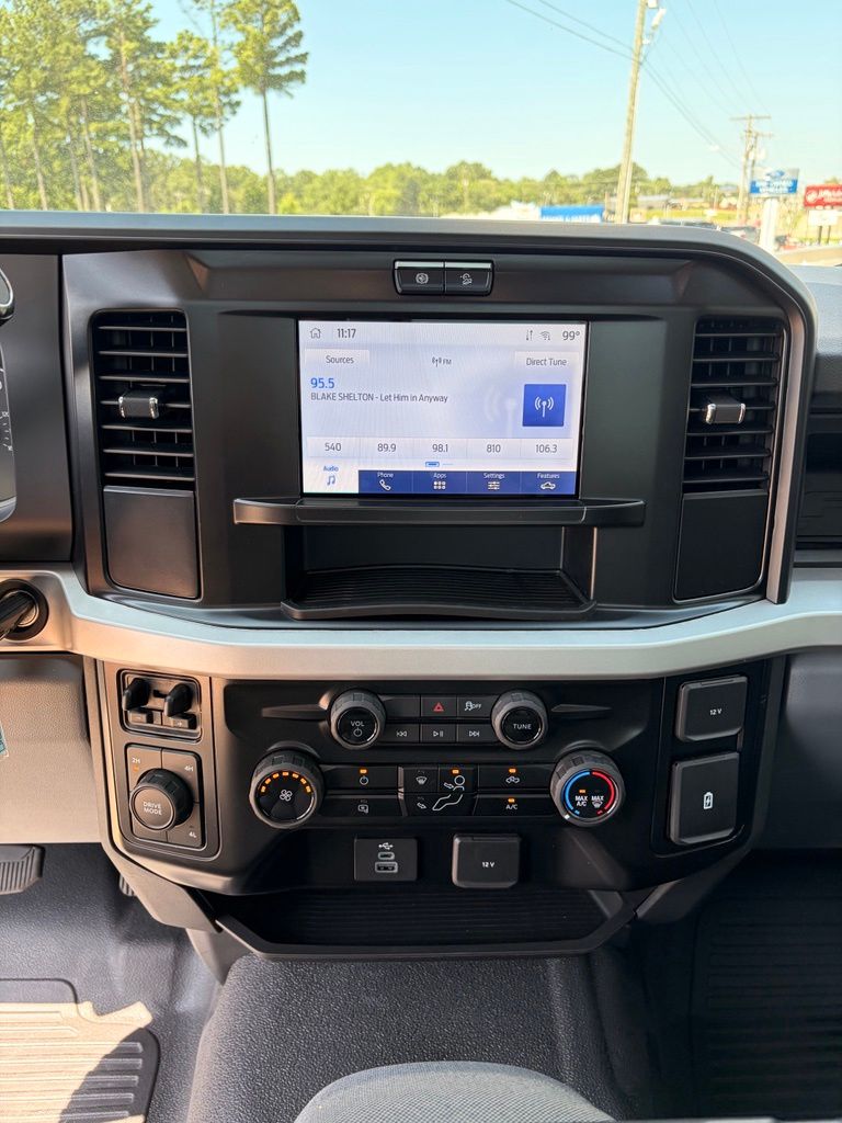 2026 Ford F-350 Super Duty XL - Photo 14