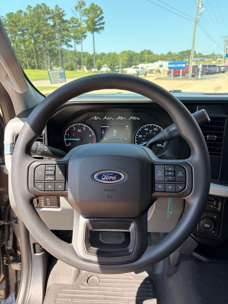 2026 Ford F-350 Super Duty XL - Photo 10