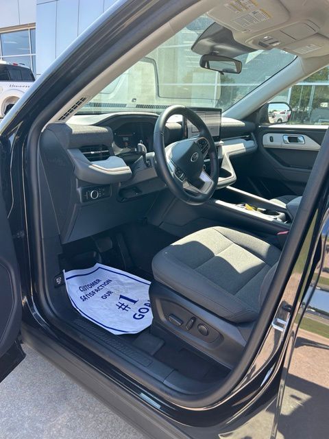 2025 Ford Explorer Active - Photo 15