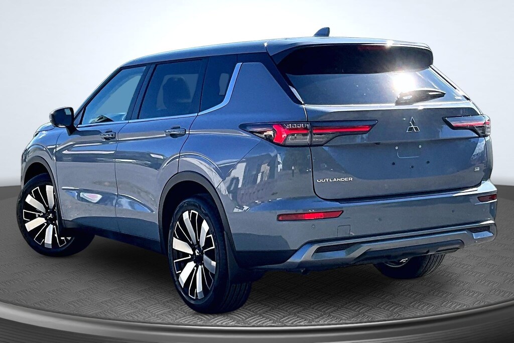 New 2026 Mitsubishi Outlander SE SUV