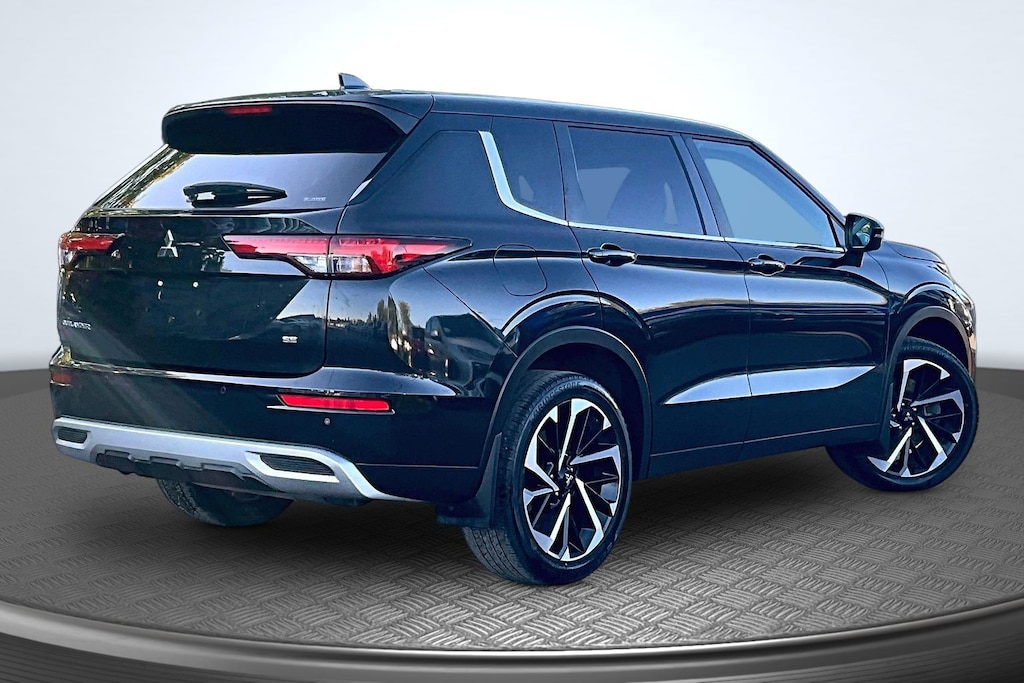 Used 2024 Mitsubishi Outlander SE SUV