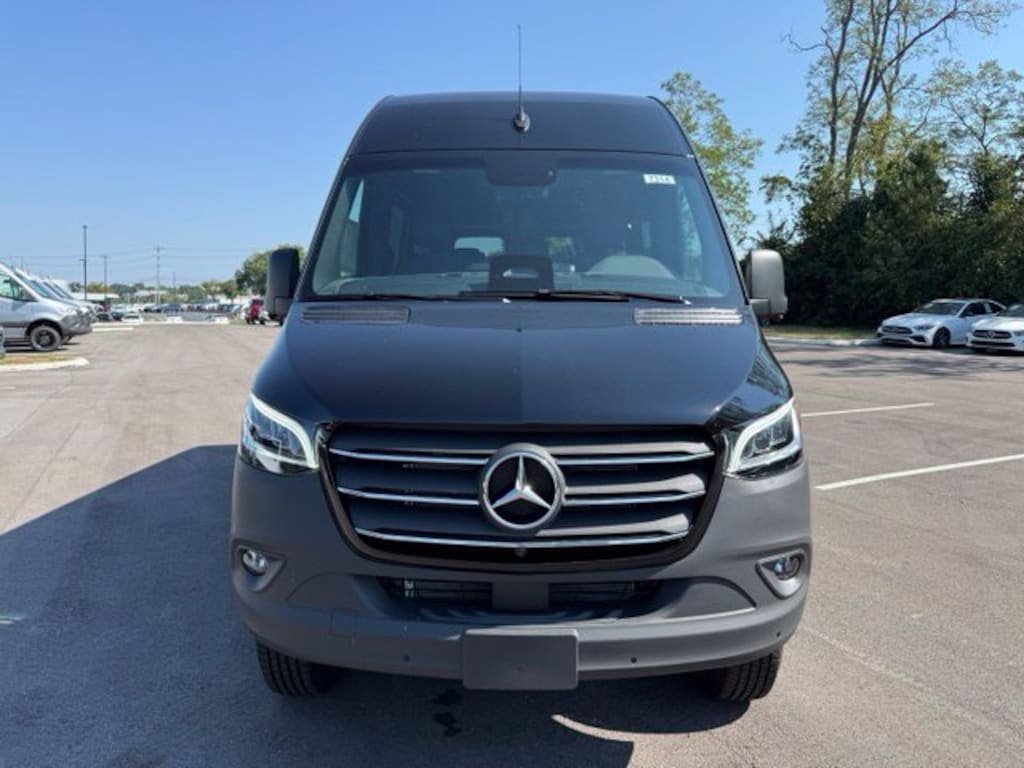 New 2026 Mercedes-Benz Sprinter 2500 Passenger 144 WB Minivan/Van