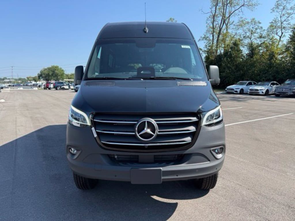 New 2026 Mercedes-Benz Sprinter 2500 Passenger 144 WB Minivan/Van