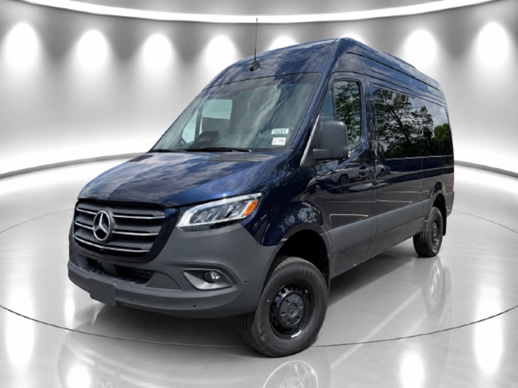 New 2026 Mercedes-Benz Sprinter 2500 Passenger 144 WB Minivan/Van