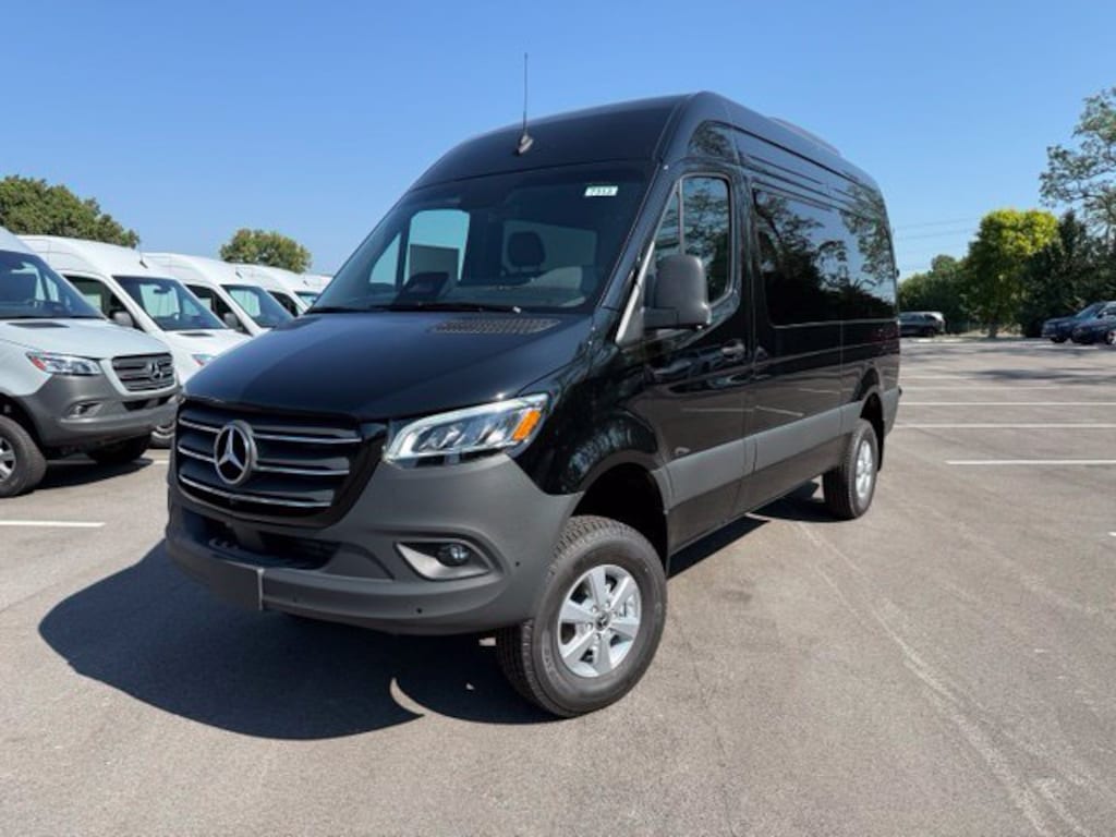 New 2026 Mercedes-Benz Sprinter 2500 Passenger 144 WB Minivan/Van