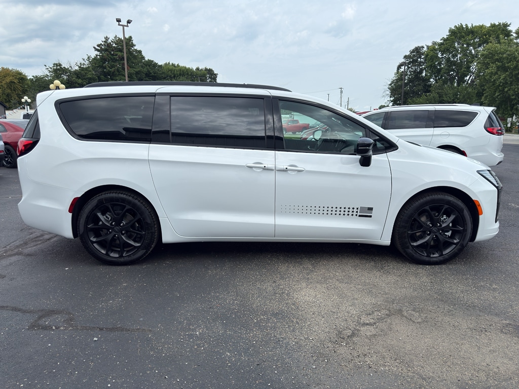 New 2027 Chrysler Pacifica SELECT Passenger Van