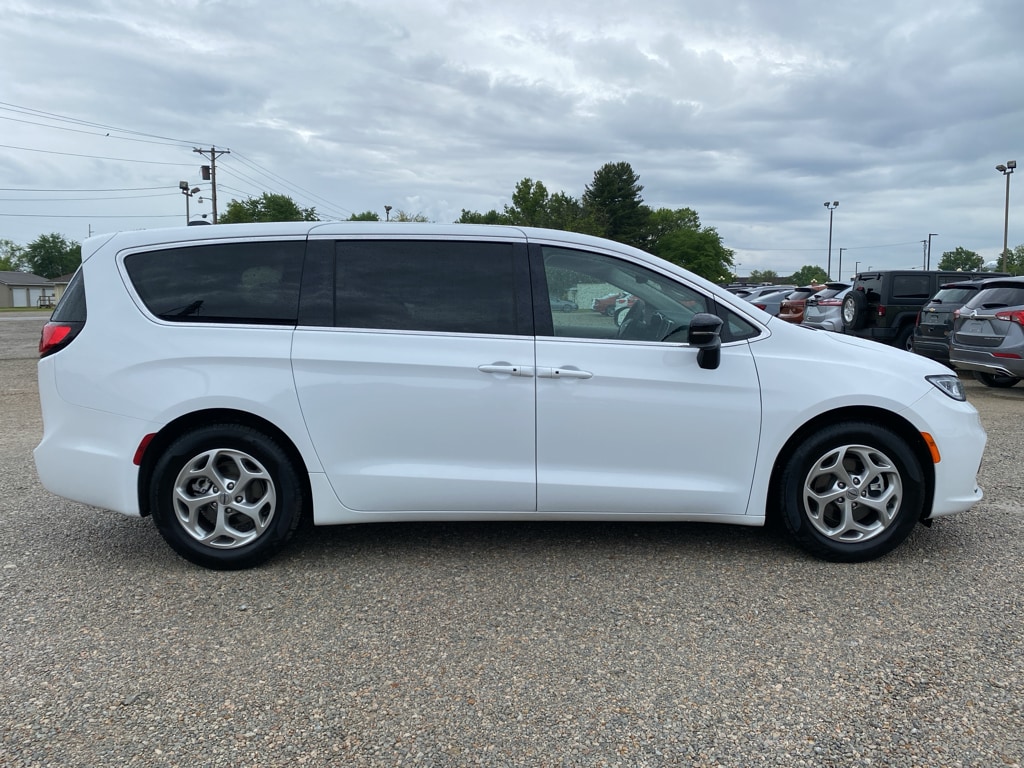 Used 2024 Chrysler Pacifica Limited Wagon
