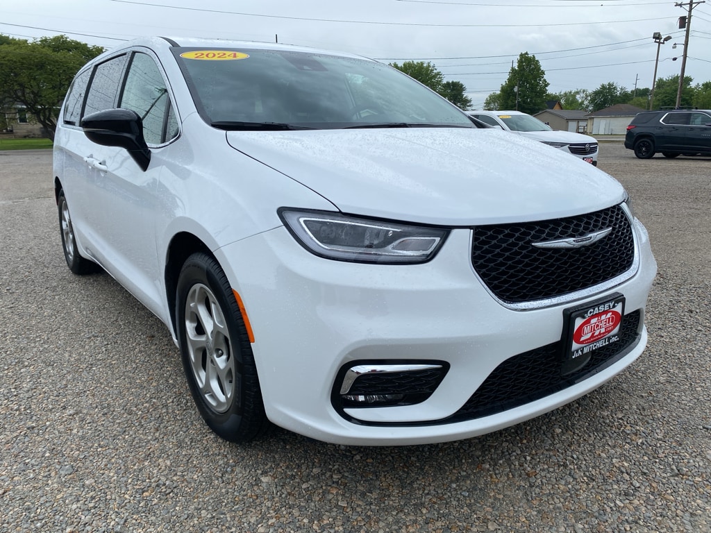 Used 2024 Chrysler Pacifica Limited Wagon