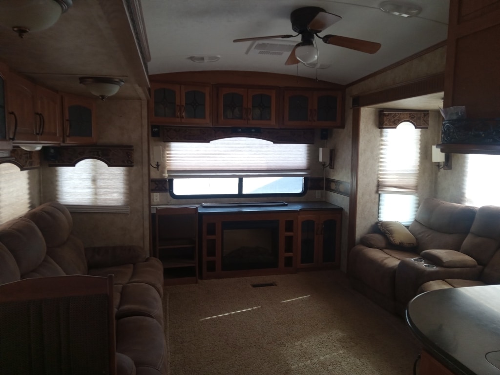 Used 2011 Montana Fifth Whee fifth