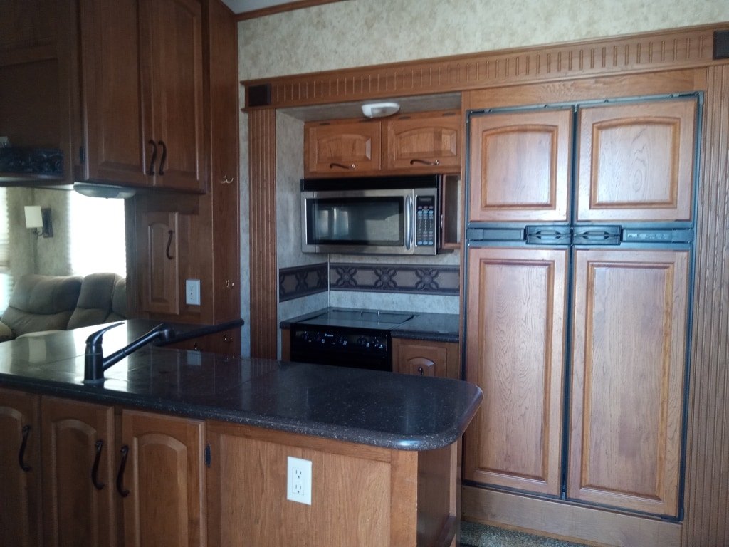 Used 2011 Montana Fifth Whee fifth