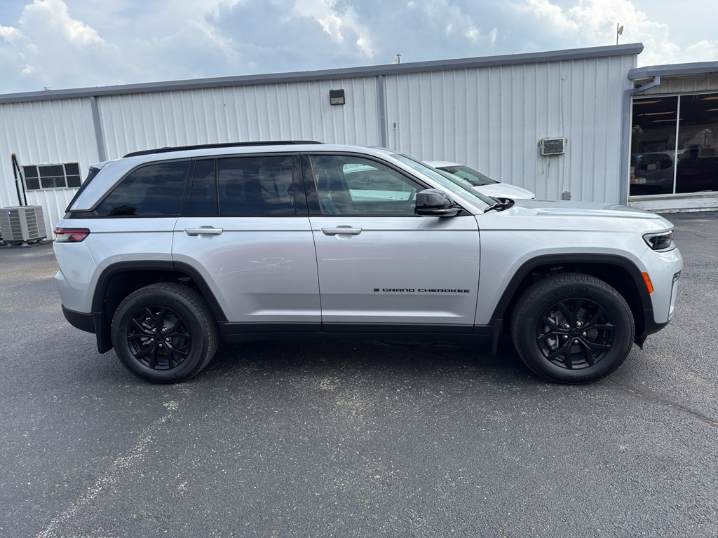 New 2026 Jeep Grand Cherokee LAREDO ALTITUDE 4X4 Sport Utility