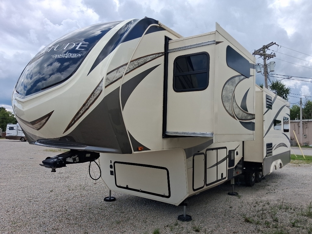 Used 2017 Grand Desi Solitude 3