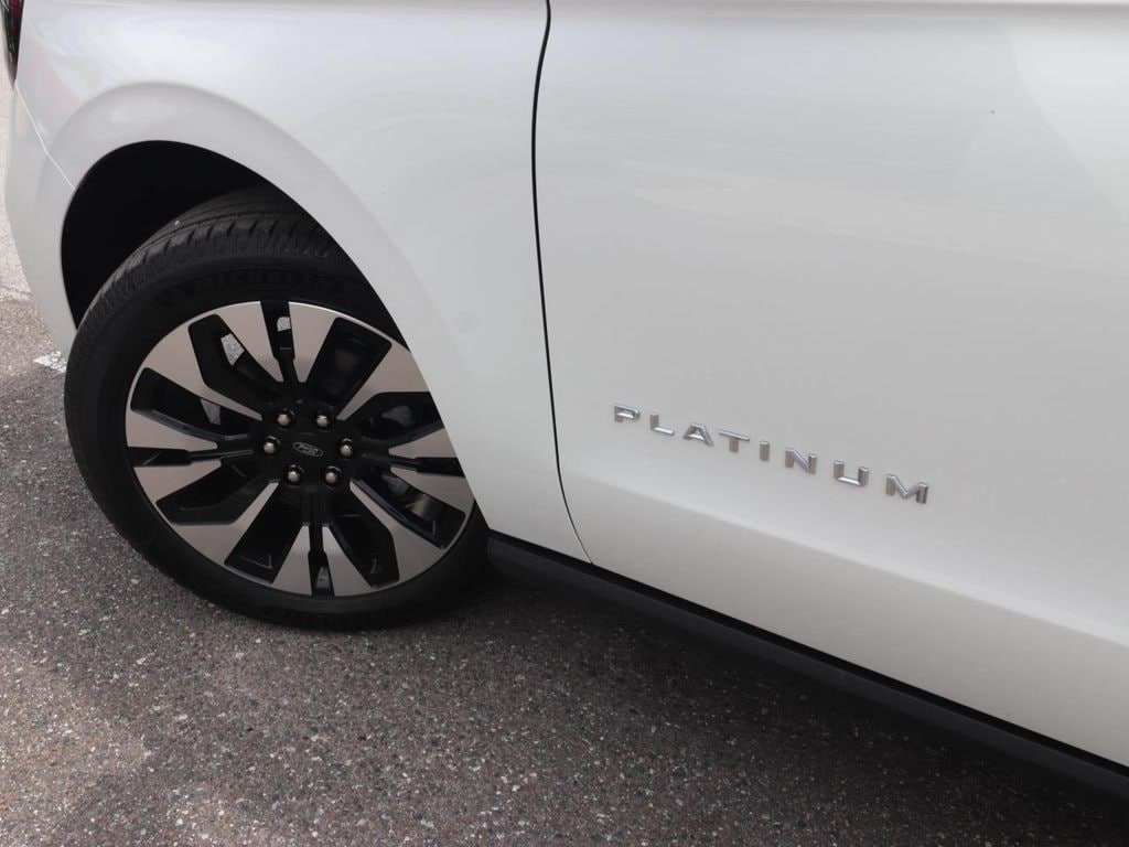 New 2027 Ford Expedition Platinum SUV