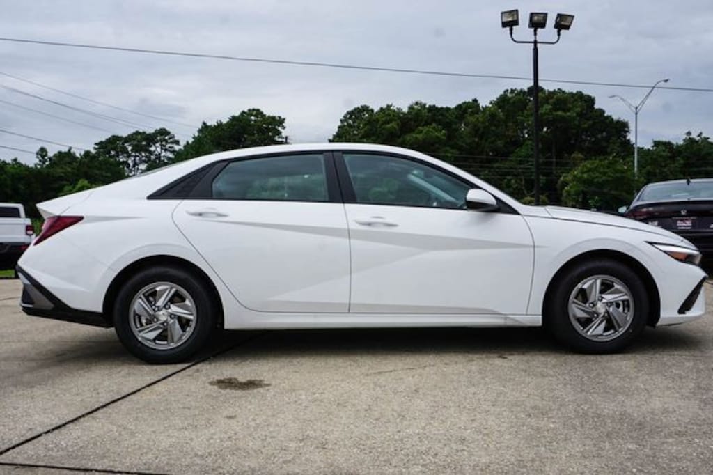 New 2026 Hyundai Elantra SE Sedan
