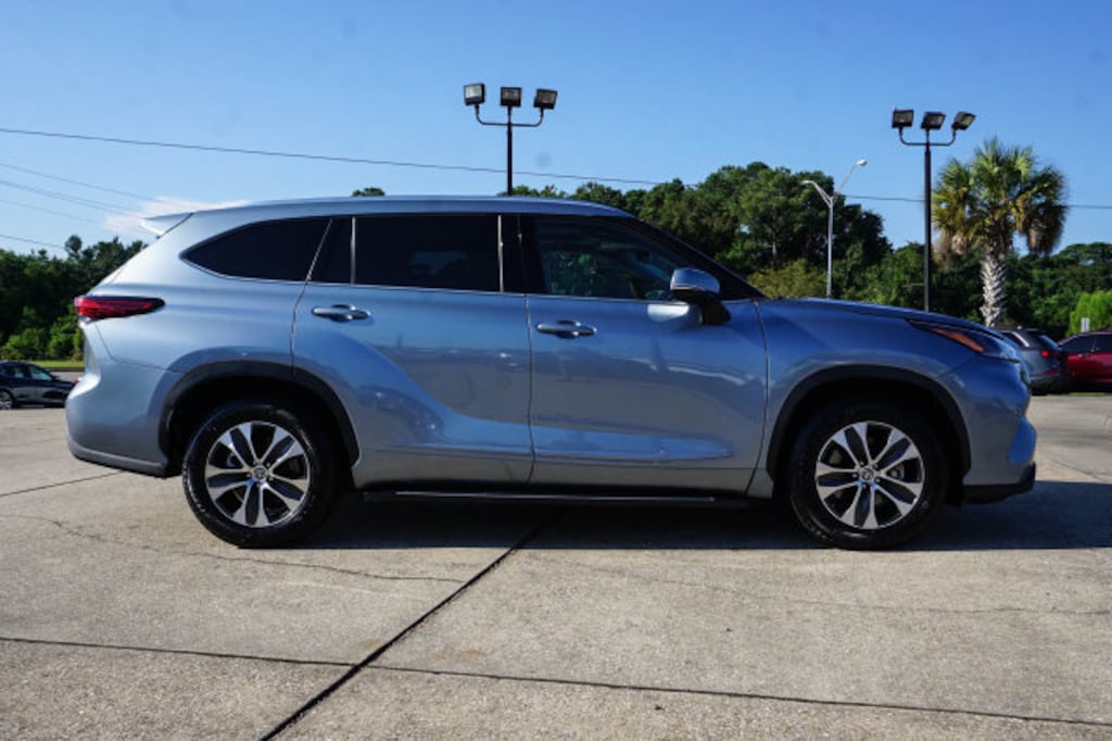 Used 2021 Toyota Highlander XLE SUV
