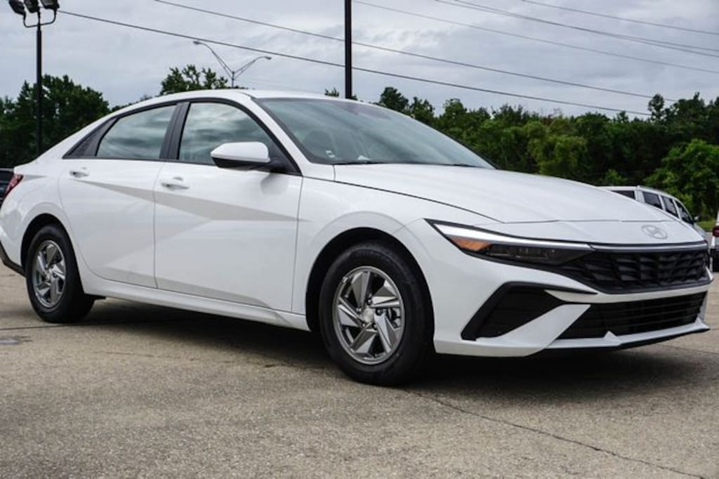 New 2026 Hyundai Elantra SE Sedan