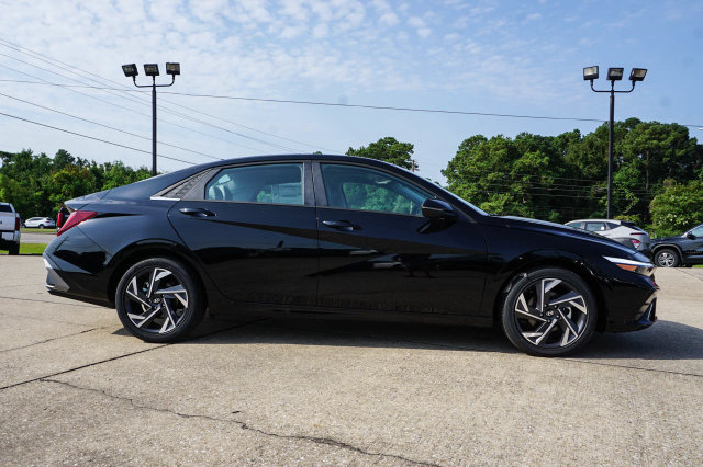 New 2026 Hyundai Elantra Limited Sedan