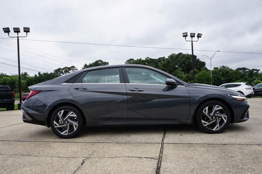 New 2026 Hyundai Elantra Limited Sedan