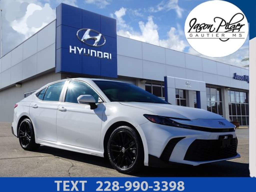 Used 2025 Toyota Camry SE Sedan