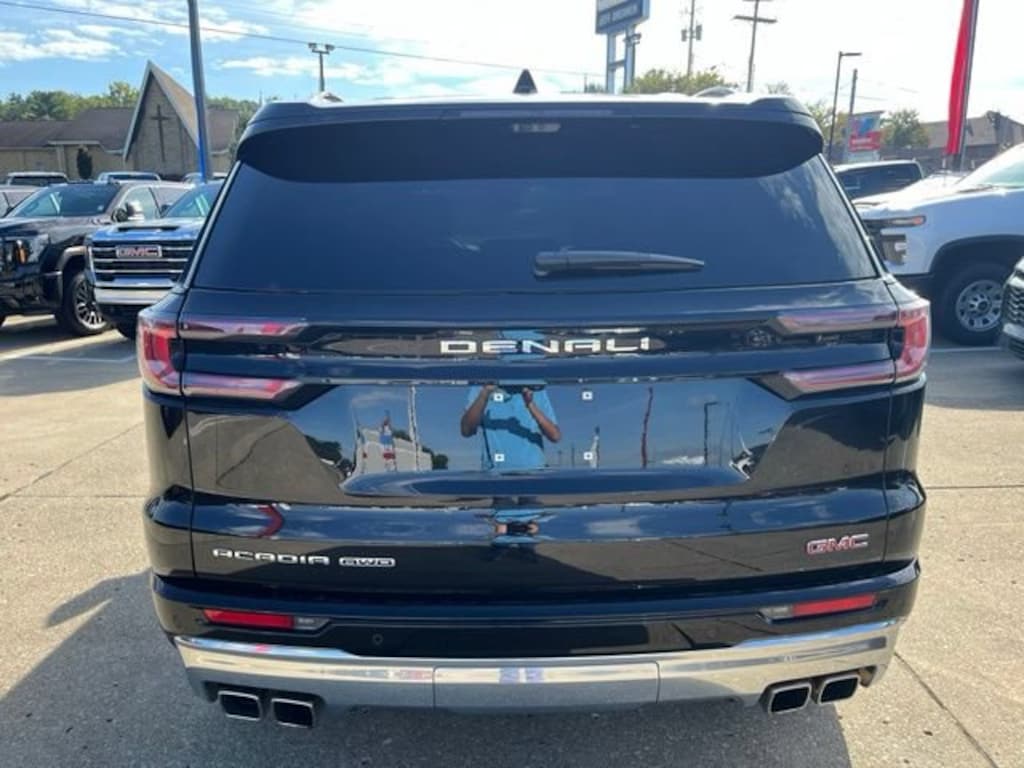 Used 2024 GMC Acadia Denali SUV