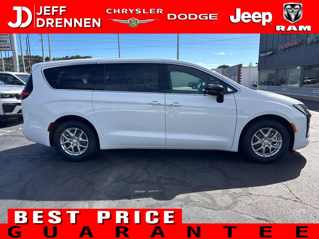 2027 Chrysler Pacifica Select