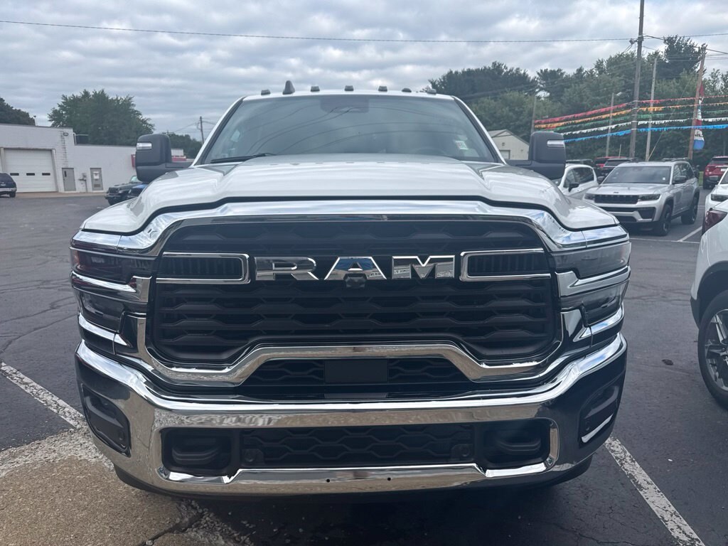 New 2027 Ram 2500 TRADESMAN CREW CAB 4X4 6'4 BOX Pickup