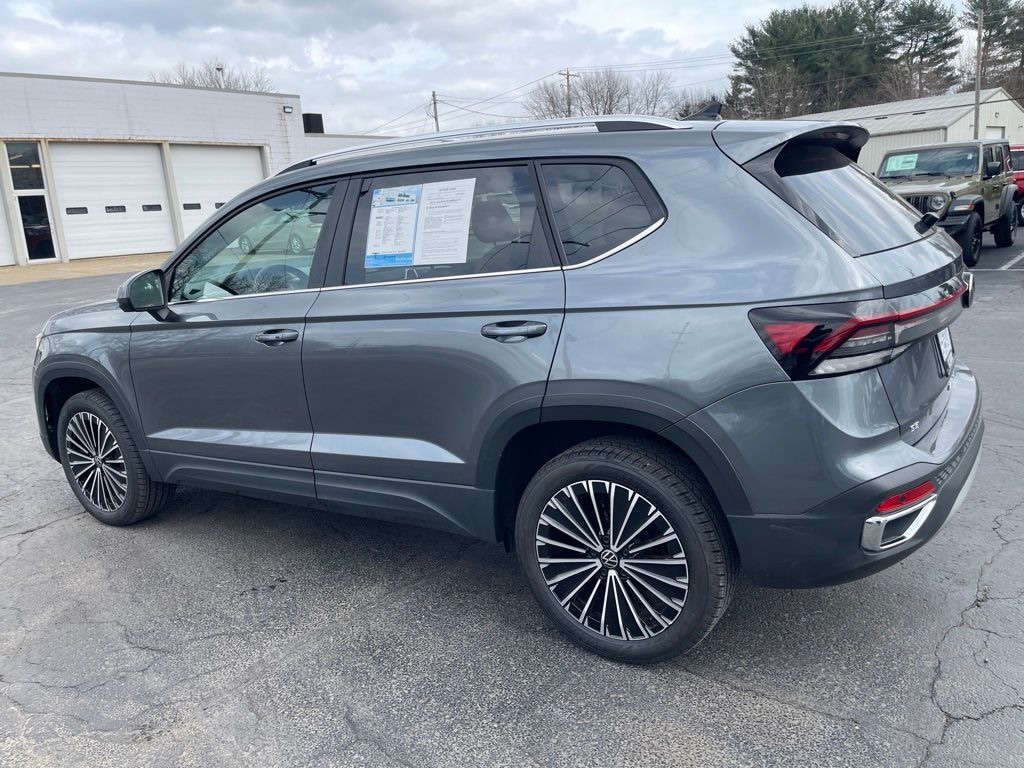 Used 2025 Volkswagen Taos 1.5T SE SUV