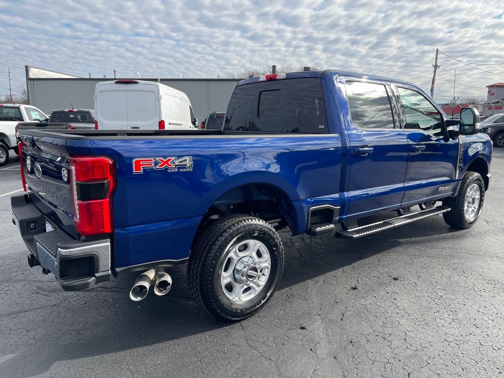 2026 Ford F-350 Super Duty XLT - Photo 3
