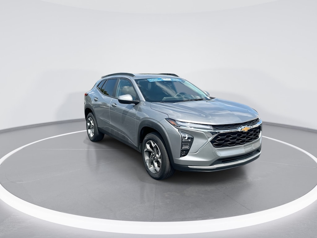 Used 2025 Chevrolet Trax LT SUV