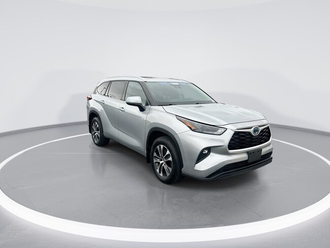2022 Toyota Highlander Hybrid XLE SUV