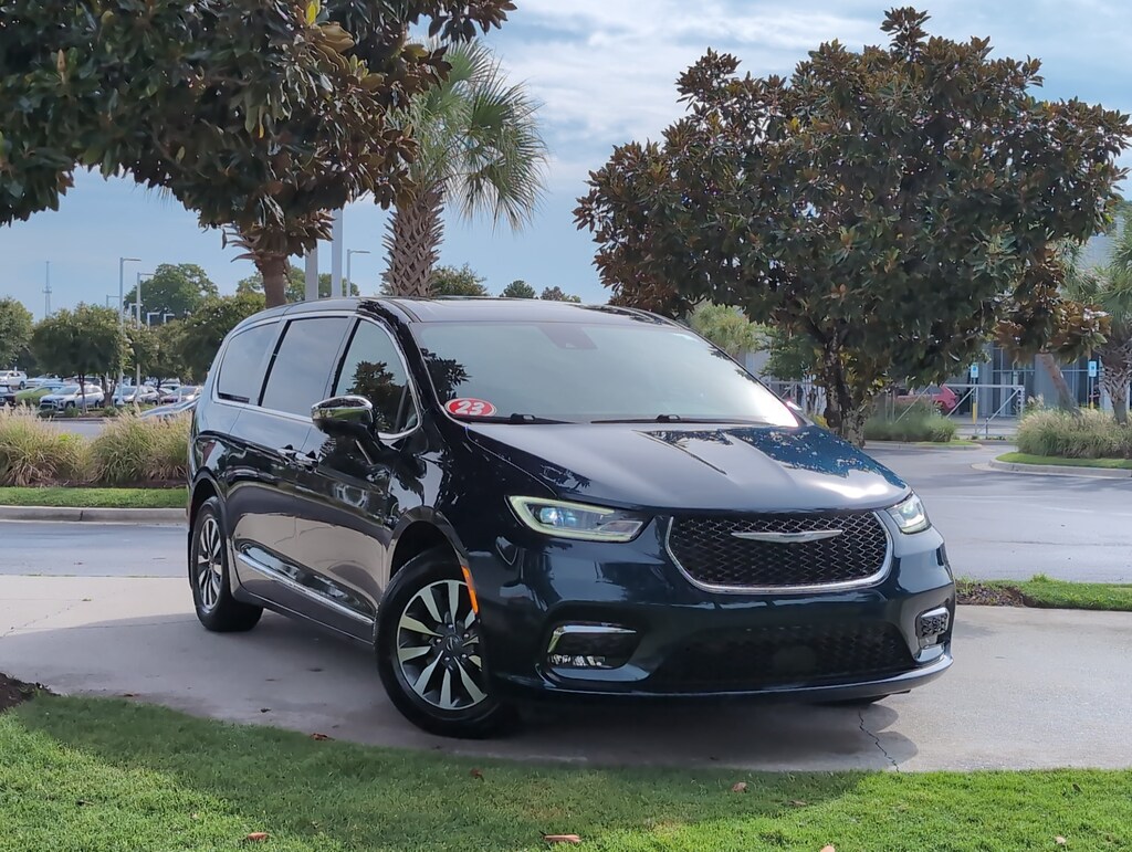 Used 2023 Chrysler Pacifica Hybrid Limited Van Passenger Van