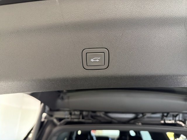2026 Chevrolet Suburban High Country - Photo 17