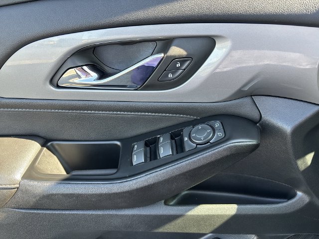 2023 Chevrolet Traverse 1LT - Photo 25