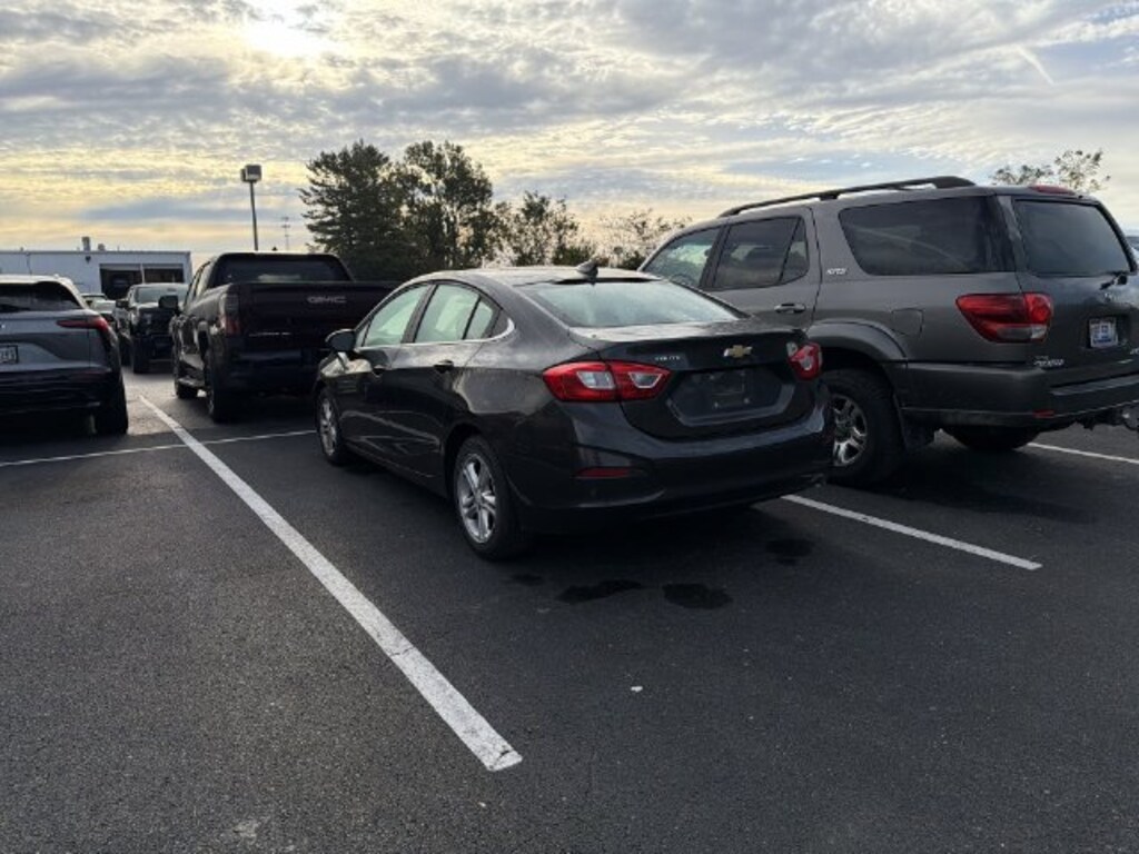 Used 2017 Chevrolet Cruze LT Car