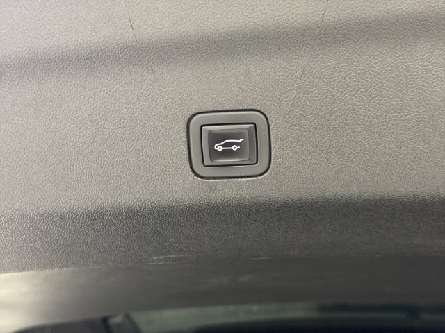 2022 GMC Yukon Denali - Photo 18